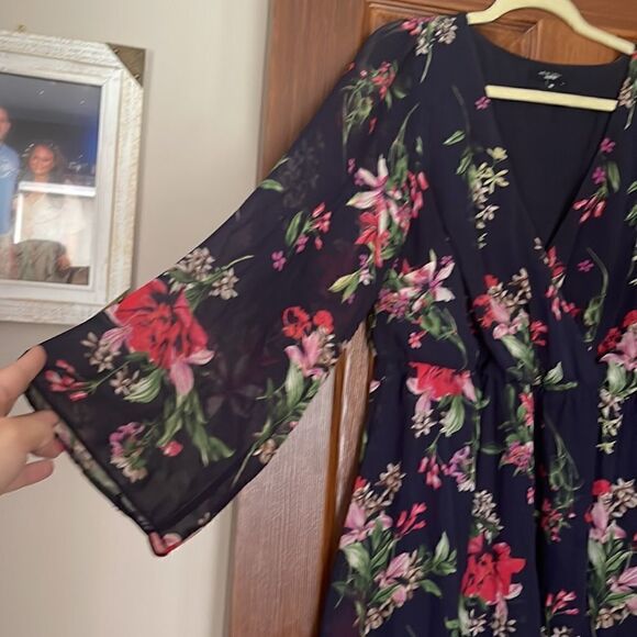 New Look Floral Dress with Bell Sleeves - Picture 3 of 6